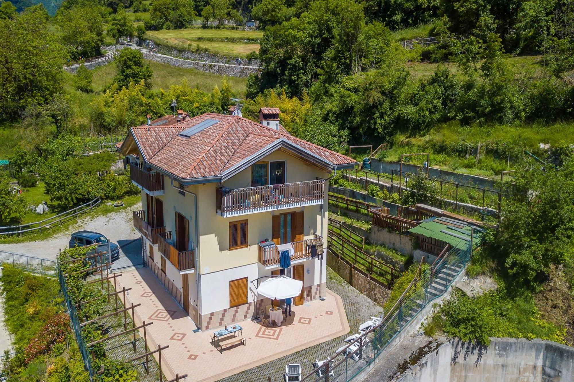 Il Giardino In Montagna Family Friendly- Happy Rentals Tenno Ngoại thất bức ảnh